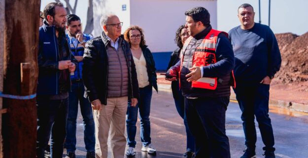 260326 Representantes regionales, insulares y municipales en una de las zonas afectadas por Therese en Valle Gran Rey