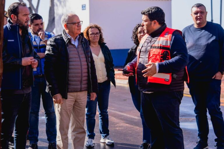 260326 Representantes regionales, insulares y municipales en una de las zonas afectadas por Therese en Valle Gran Rey