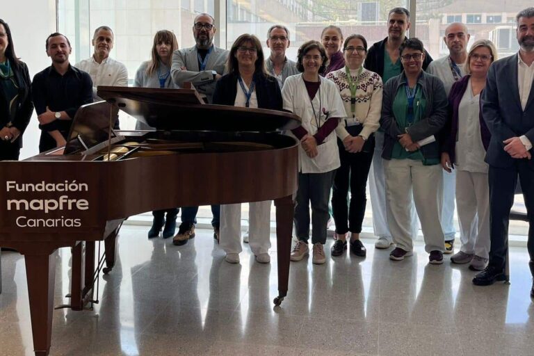 27MAR Donación piano grupo