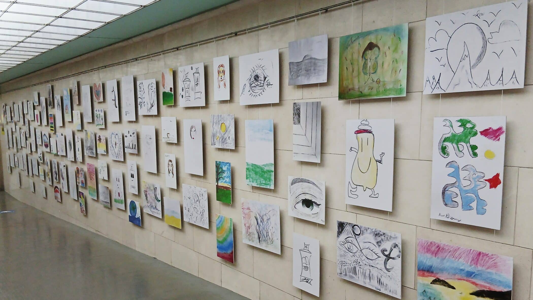 6MAR Exposición dibujos niños aula