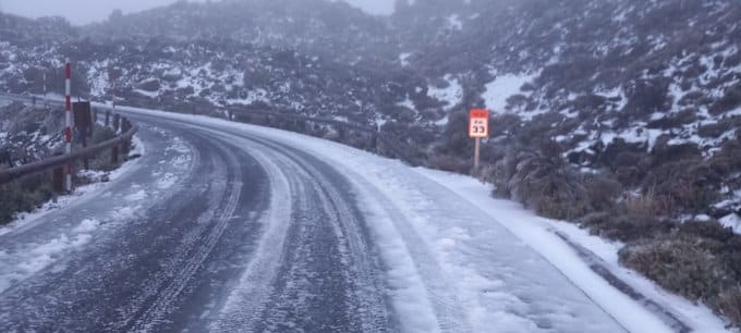 CERRADOS LOS ACCESOS AL TEIDE POR EL PELIGRO DEL HIELO 4-3-26
