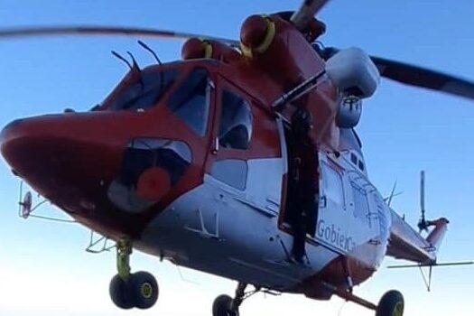 EL HELICÓPTERO DEL GES RESCATA A UNA BAÑISTA EN APUROS EN LA COSTA DE PUERTO DE LA CRUZ 1-3-26