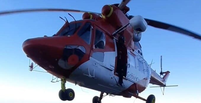 EL HELICÓPTERO DEL GES RESCATA A UNA BAÑISTA EN APUROS EN LA COSTA DE PUERTO DE LA CRUZ 1-3-26