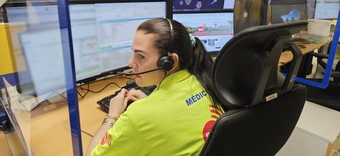EL SUC ASISTIÓ A DOS HERIDOS TRAS LA COLISIÓN DE DOS VEHÍCULOS EN LA TF-1 A SU PASO POR ARICO 10-3-26