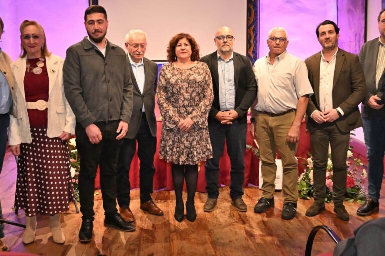 FOTO DE FAMILIA_ HOMENAJE A OFICIOS TRADICIONALES TACORONTE 2026