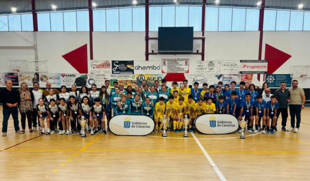 FOTO. Foto de familia de los cuatro equipos finalistas