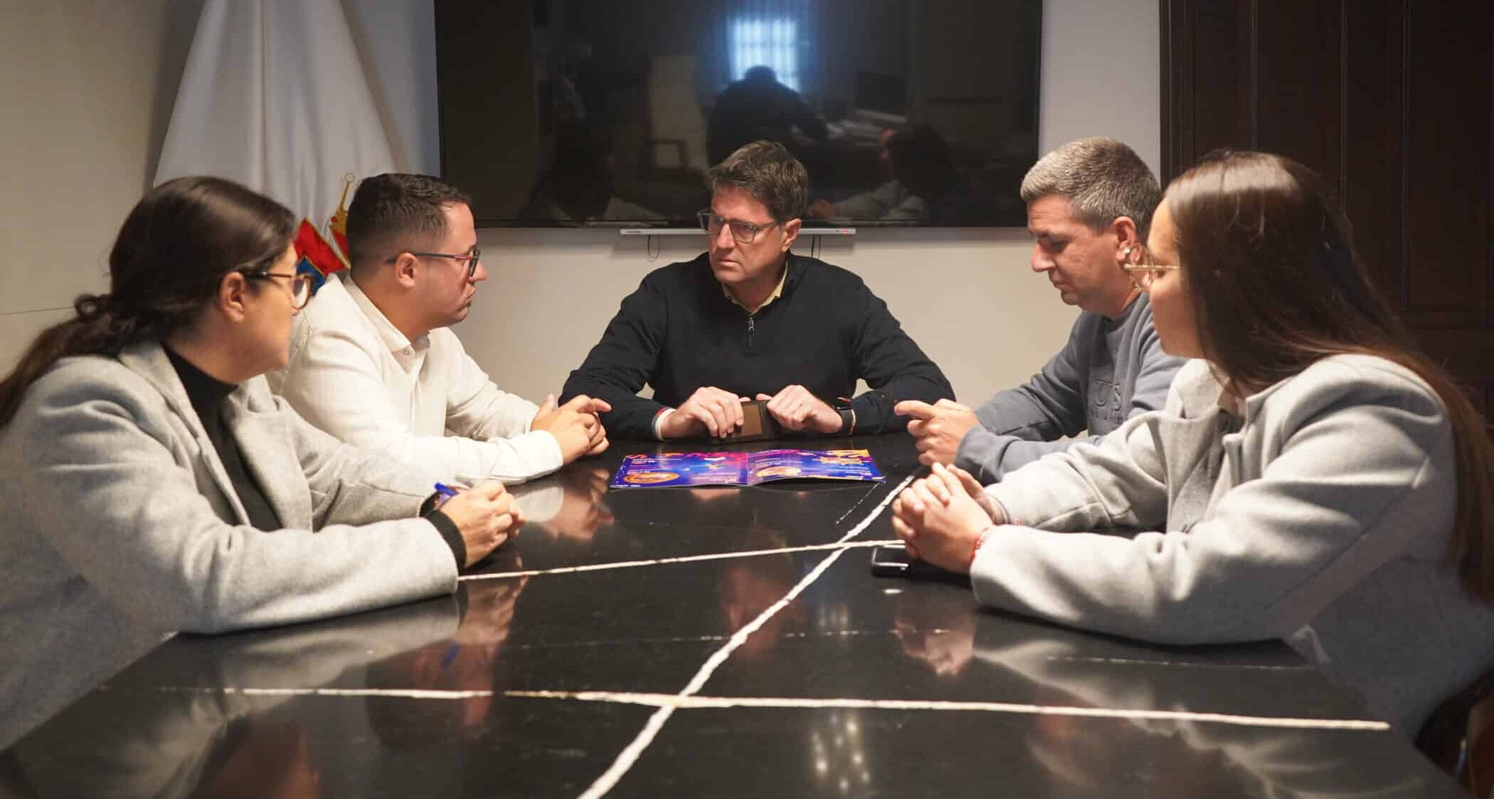 Foto de la reunión llevada a cabo tema carnaval