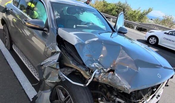 HOMBRE HERIDO DE CARÁCTER MODERADO EN UNA COLISIÓN ENTRE UN COCHE Y UNA GUAGUA EN LA GC-1 EN INGENIO-GRAN CANARIA