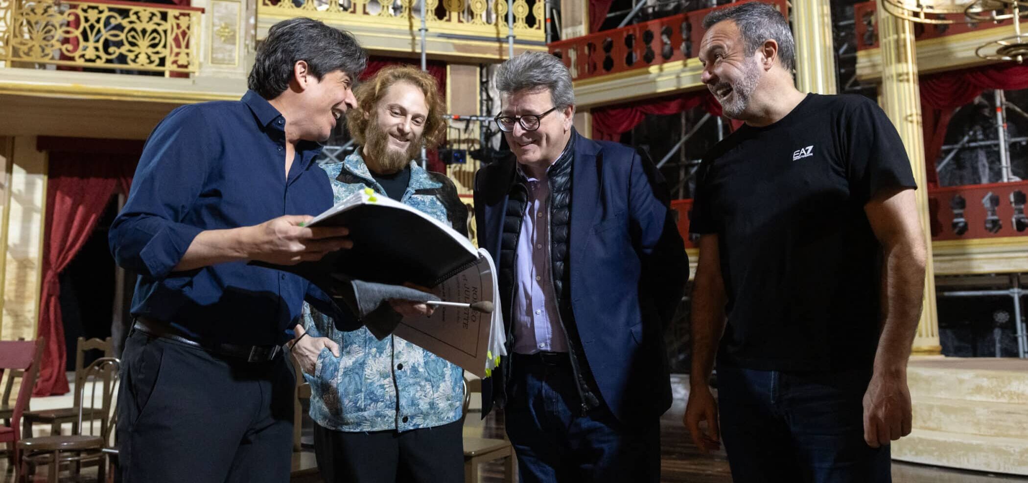 José Carlos Acha, junto a José Luis Gómez, Airam Hernández y Simón Orfila, en el escenario de ‘Roméo et Juliette’ (3)