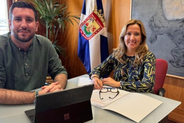 Presidenta-Rosa-Dávila-Serafín-Mesa