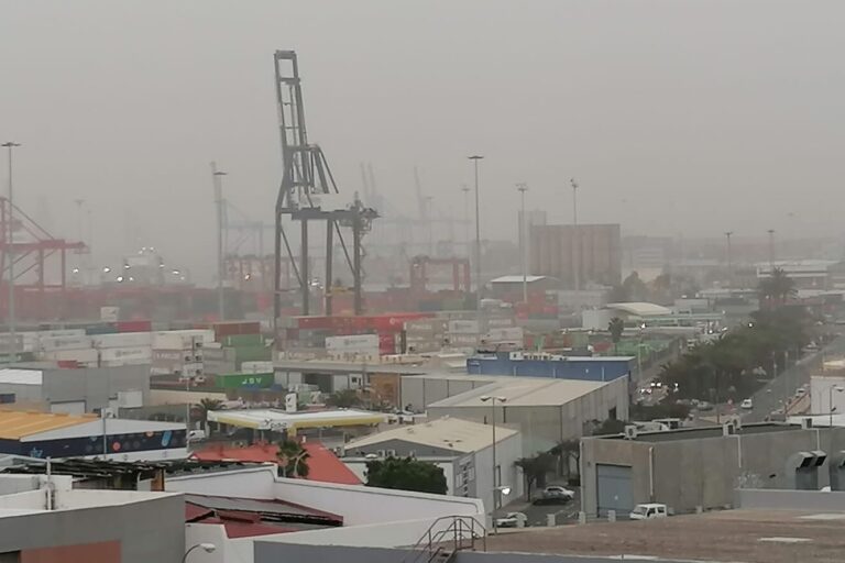 SANIDAD RECOMIENDA A LAS PERSONAS MÁS SENSIBLES EXTREMAR LAS PRECAUCIONES ANTE EL EPISODIO DE CALIMA 30-3-26