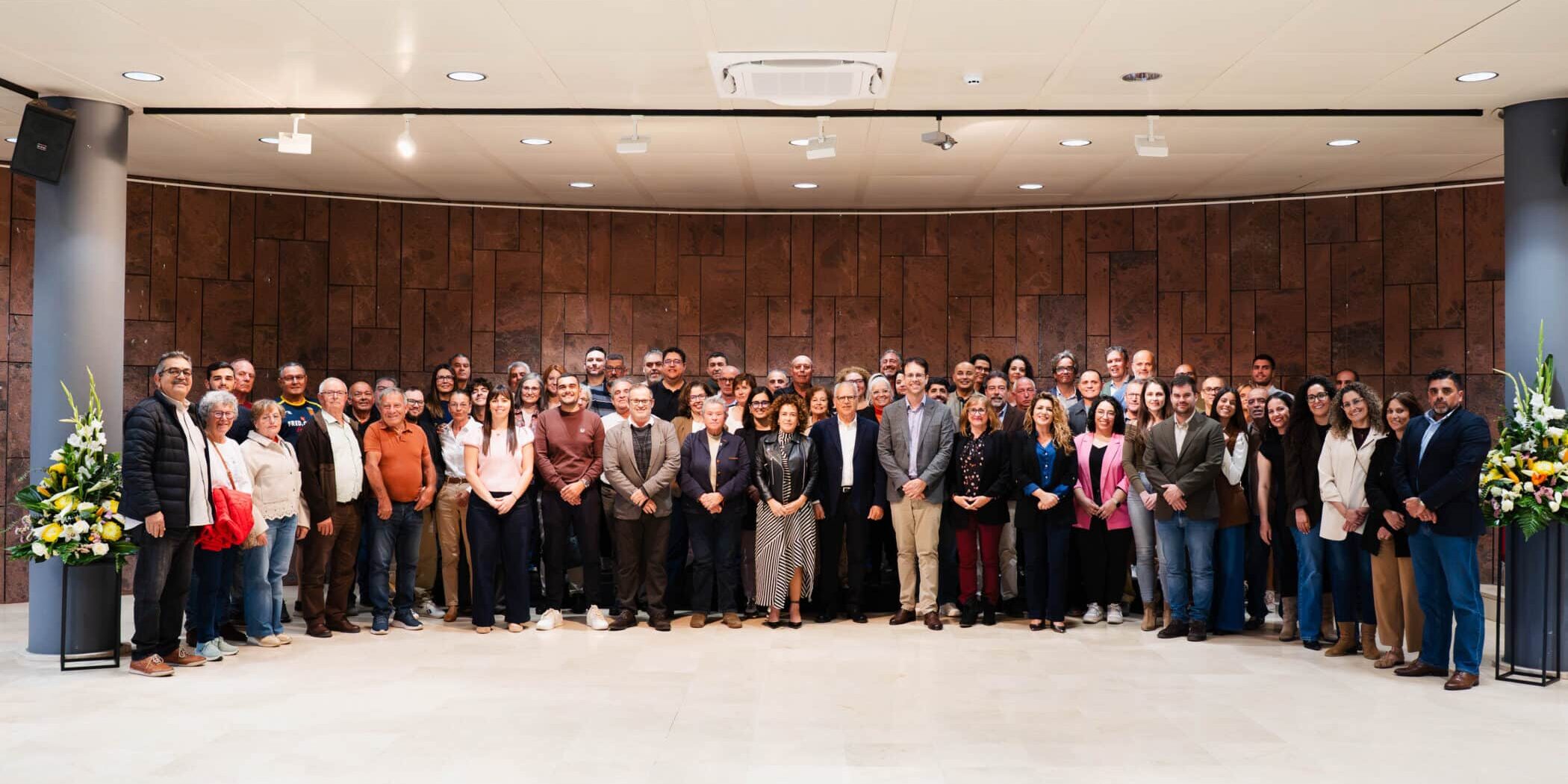 090426 Foto de familia durante el acto de firma de protocolo de cooperación entre el Cabildo de La Gomera y asociaciones y entidades de la isla