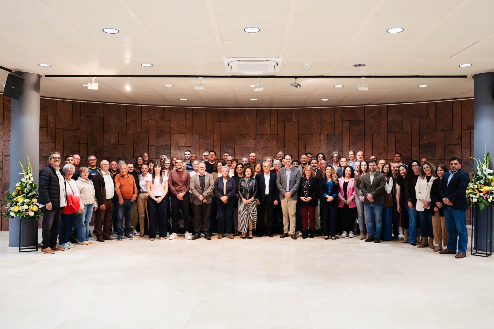 090426 Foto de familia durante el acto de firma de protocolo de cooperación entre el Cabildo de La Gomera y asociaciones y entidades de la isla