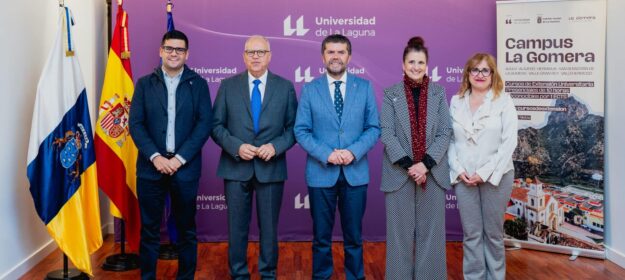 150426 Autoridades del Cabildo y Universidad de La Laguna durante la presentación del Campus La Gomera