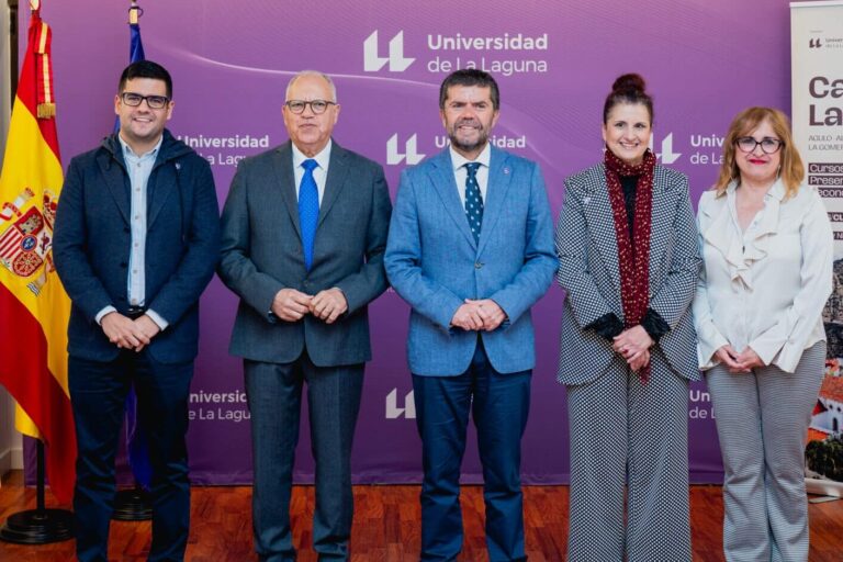 150426 Autoridades del Cabildo y Universidad de La Laguna durante la presentación del Campus La Gomera