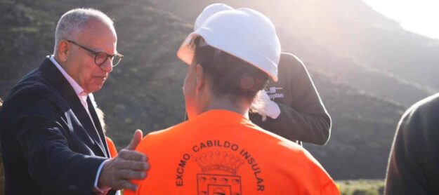 160426 El presidente del Cabildo, Casimiro Curbelo, en los trabajos del servicio permanente para el mantenimiento integral de la red insular de senderos