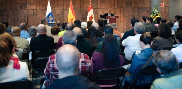 170426 El presidente del Cabildo, Casimiro Curbelo, en un encuentro con asociaciones y colectivos de la isla