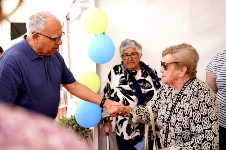 170426 El presidente del Cabildo de La Gomera, Casimiro Curbelo, en su visita a la V Feria de la Salud de San Sebastián de La Gomera