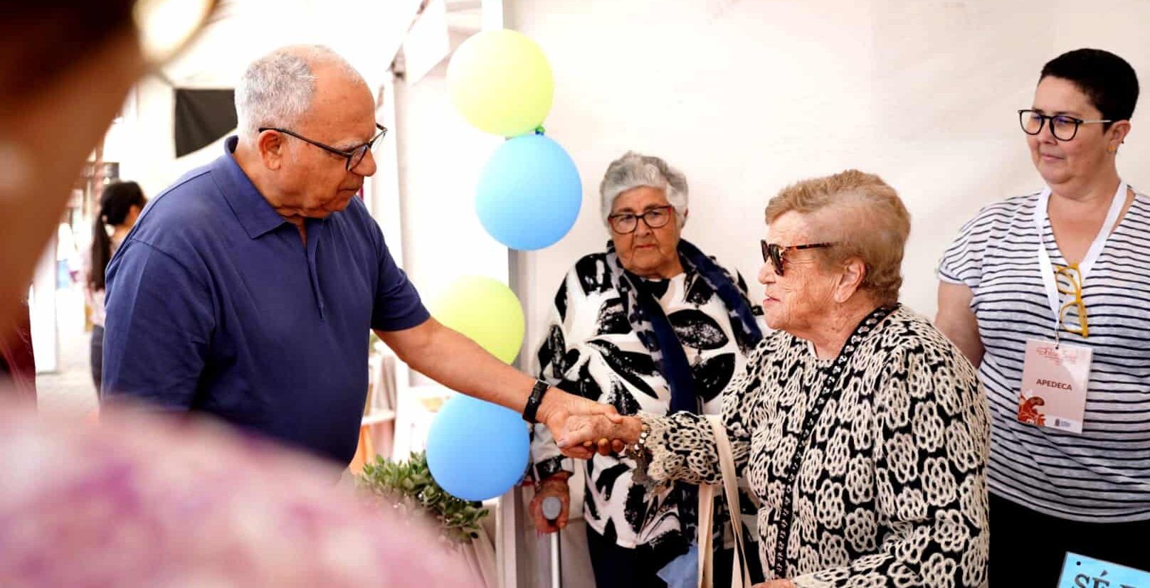 170426 El presidente del Cabildo de La Gomera, Casimiro Curbelo, en su visita a la V Feria de la Salud de San Sebastián de La Gomera