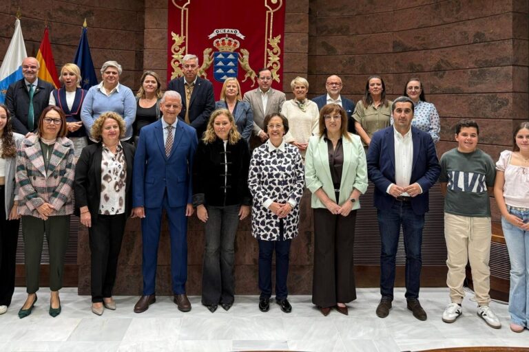 FOTO FAMILIA. ACTO CIUDAD INFANCIA