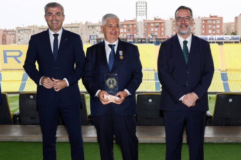 FOTO. El Gobierno de Canarias reconoce la trayectoria de José Juan Arencibia con la Medalla de Oro al Mérito Deportivo 2