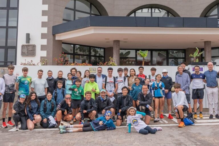 FOTO. El equipo Salomon comparte una jornada de formación con la cantera de corredores por montaña de Canarias