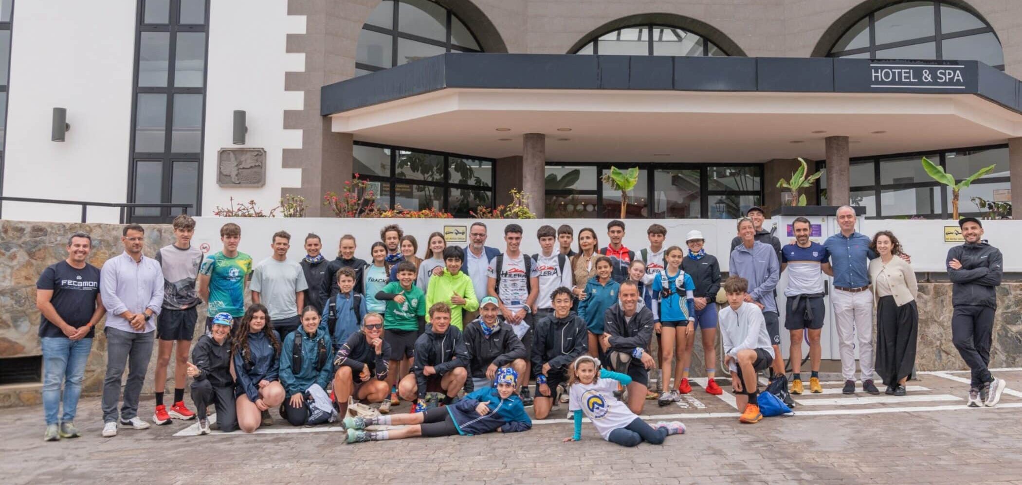 FOTO. El equipo Salomon comparte una jornada de formación con la cantera de corredores por montaña de Canarias
