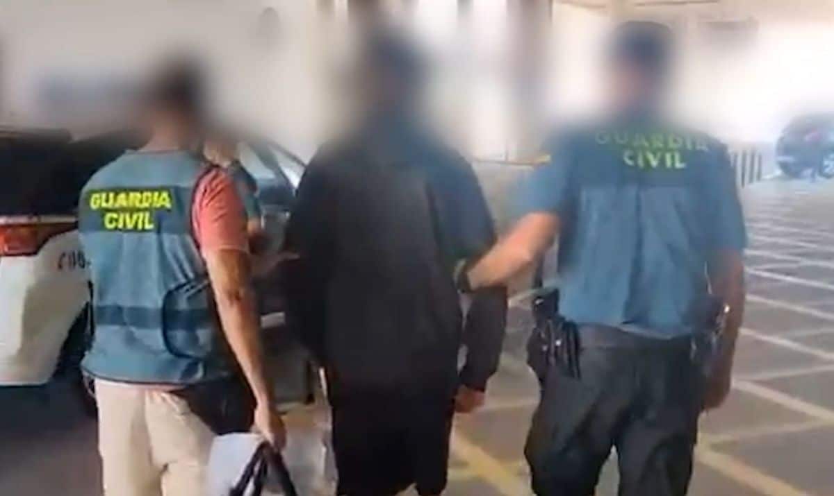 GUARDIA CIVIL-AEROPUERTO TENERIFE SUR 16-4-26