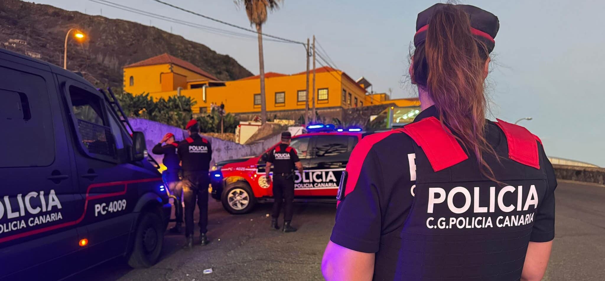 LA POLICÍA AUTONÓMICA REDUCE A UN INDIVIDUO ARMADO CON UN HACHA EN UNA VIVIENDA EN LAS PALMAS DE GRAN CANARIA 28-4-26