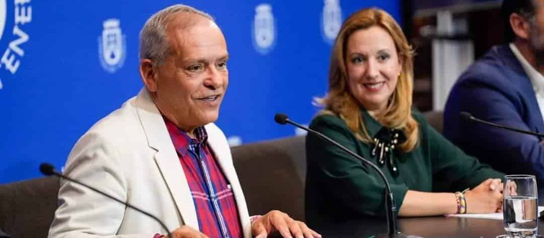La-presidenta-Rosa-Davila-y-el-consejero-de-Empleo-Efrain-Medina