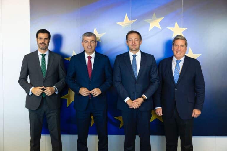 MANUEL DOMÍNGUEZ OBTIENE EN BRUSELAS EL COMPROMISO DE REFORZAR Y MANTENER EL POSEI EN EL NUEVO MARCO FINANCIERO 8-4-26