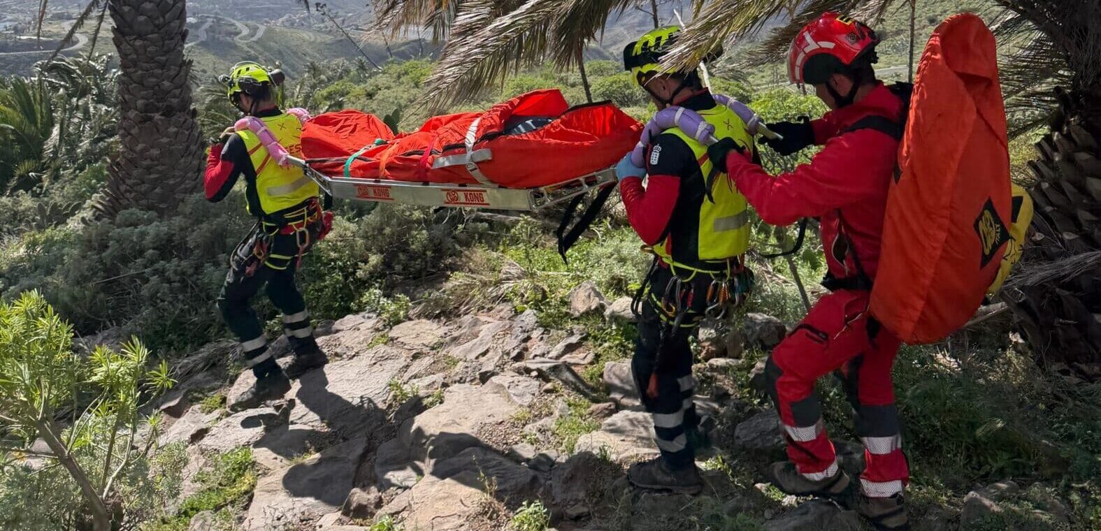 RESCATADO UN SENDERISTA HERIDO TRAS SUFRIR UNA CAÍDA EN VALLEHERMOSO1 13-4-26