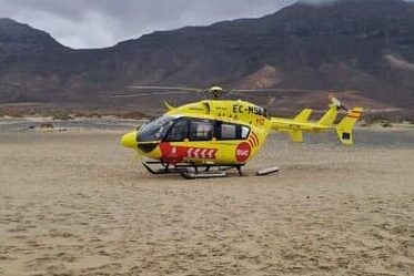 TRASLADADA EN HELICÓPTERO MEDICALIZADO DEL SUC UN BAÑISTA CON SIGNOS DE AHOGAMIENTO GRAVE EN PÁJARA-FUERTEVENTURA 27-4-26