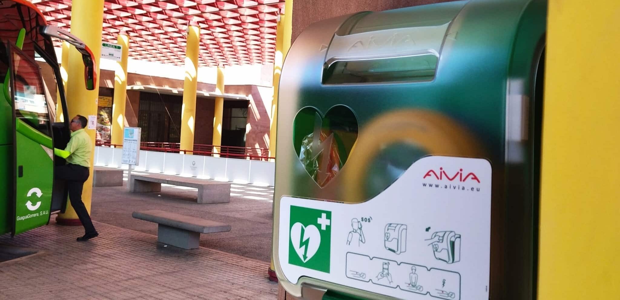 040526 Equipo de cardioprotección instalado en una de las estaciones de guaguas de la isla de La Gomera