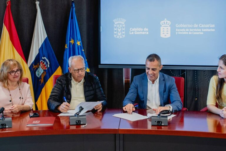 150525 Cabildo y la ESSSCAN firman un convenio para reforzar la formación de profesionales sanitarios, sociales y sociosanitarios