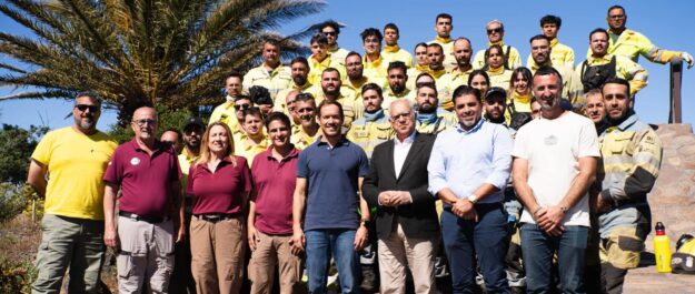 220526 Casimiro Curbelo y Mariano H. Zapata, con los equipos de Parque Nacional, EIRIF y Cabildo de La Gomera que desarrollan labores de prevención y extinción de incendios