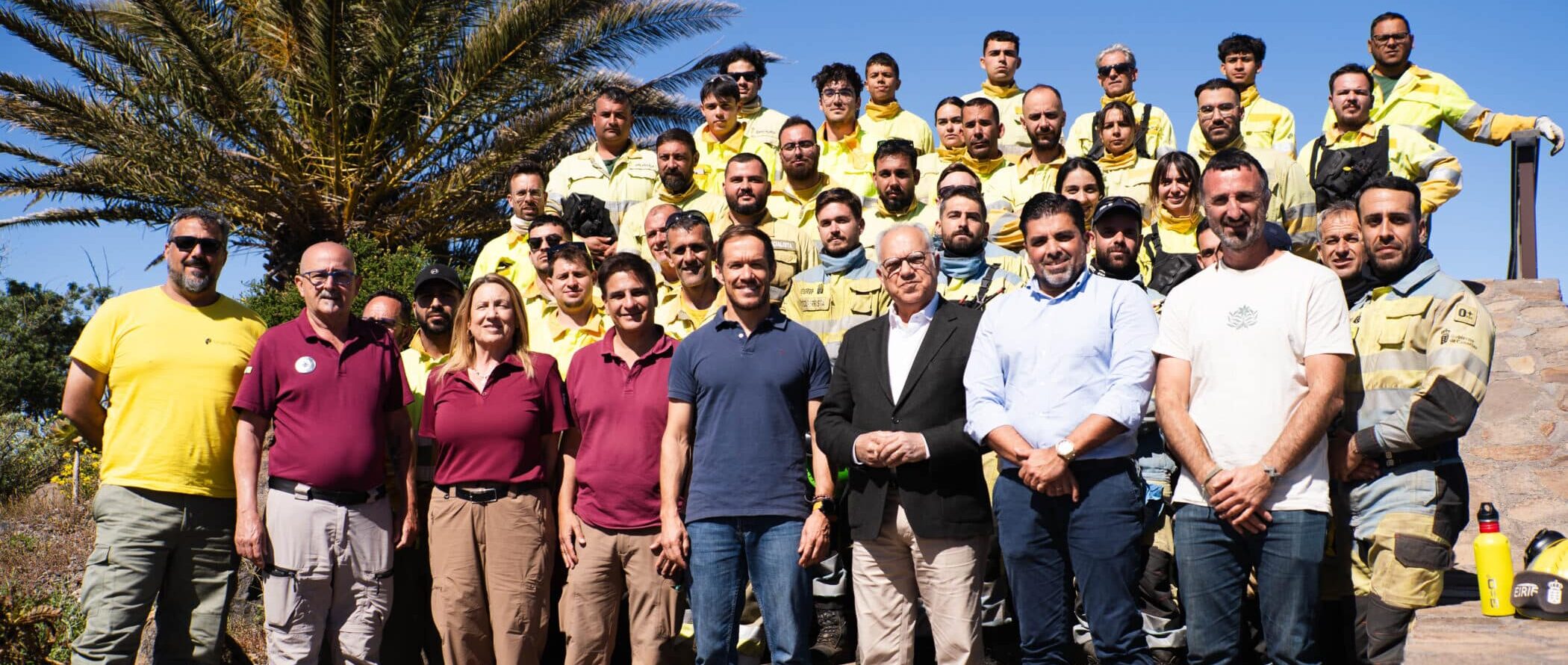 220526 Casimiro Curbelo y Mariano H. Zapata, con los equipos de Parque Nacional, EIRIF y Cabildo de La Gomera que desarrollan labores de prevención y extinción de incendios
