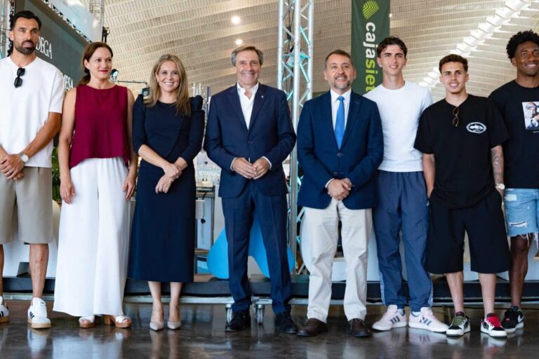 260522 Más de un millar de personas visitan el stand de Santa Cruz en GastroCanarias 2