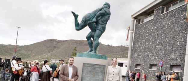 ARONA HOMENAJE LUCHA (1)