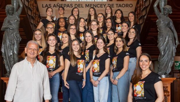 CANDIDATAS EN VISITA AL AYUNTAMIENTO. RECEPCIÓN DEL ALCALDE