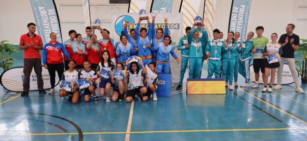 FOTO. Tenerife revalida el título autonómico de bádminton en los Campeonatos de Canarias en Edad Escolar (1)
