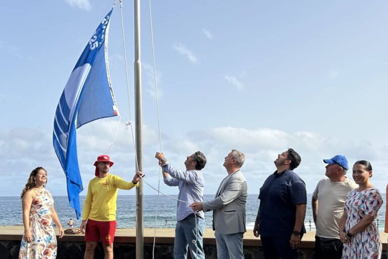 Foto recurso izado bandera
