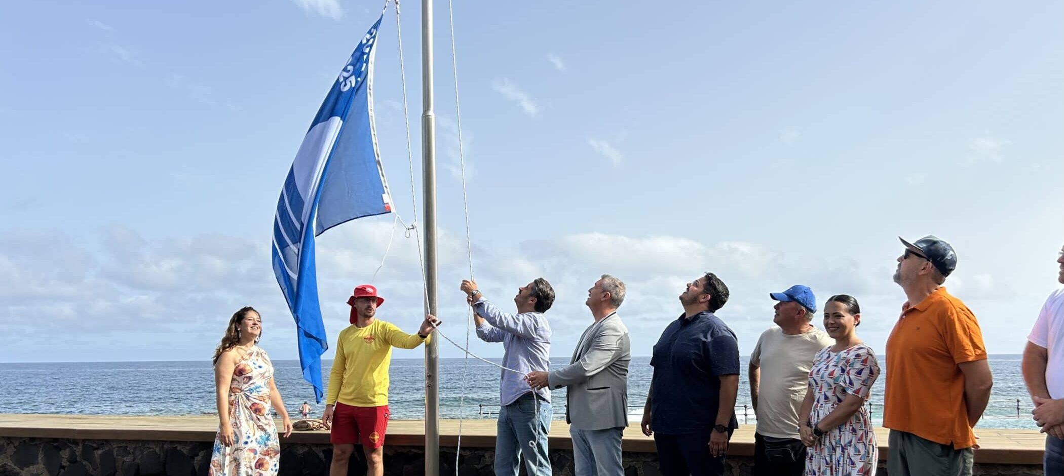 Foto recurso izado bandera