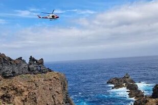 HELICÓPTERO DEL GES Y BOMBEROS RESCATAN A UN JOVEN HERIDO TRAS PRECIPITARSE DESDE VARIOS METROS DE ALTURA EN LA COSTA DE ICOD DE LOS VINOS 23-5-26