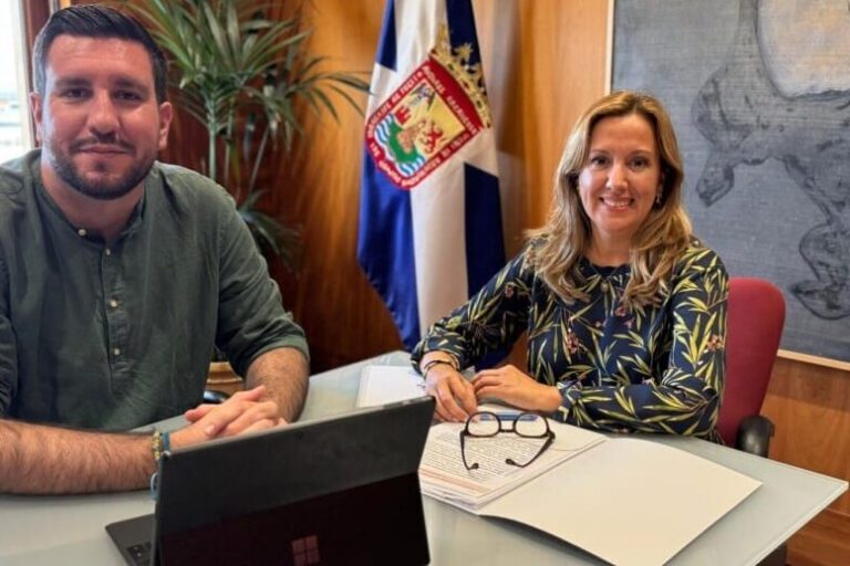Presidenta-Rosa-Dávila-Serafín-Mesa