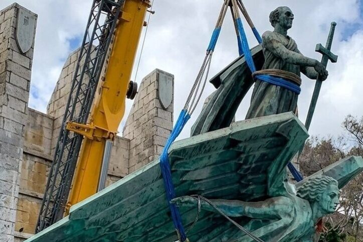 Retirada monumento a Franco (1)