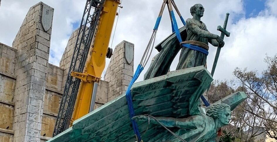 Retirada monumento a Franco (1)