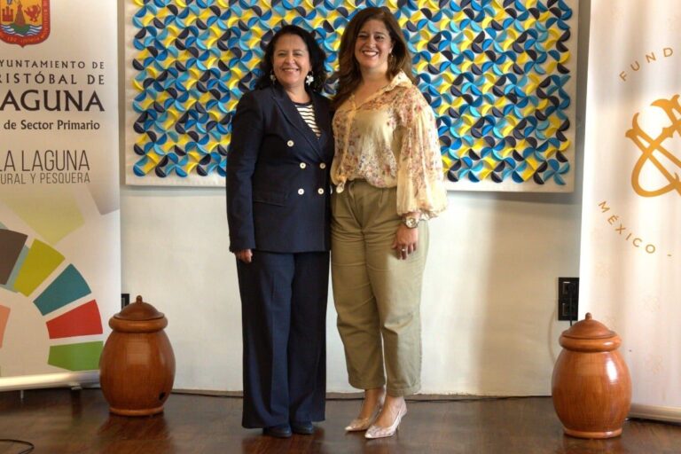 Yolanda Cordobés y Cristina Ledesma en la presentación de Mayo con acento canario (1)