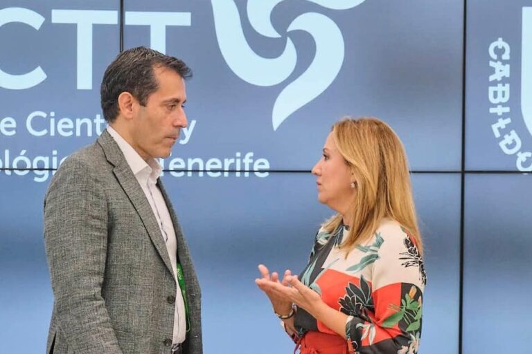 lA PRESDIENTA ROSA DÁVILA Y EL CONSEJERO JUAN JO´SE MARTÍNEZ