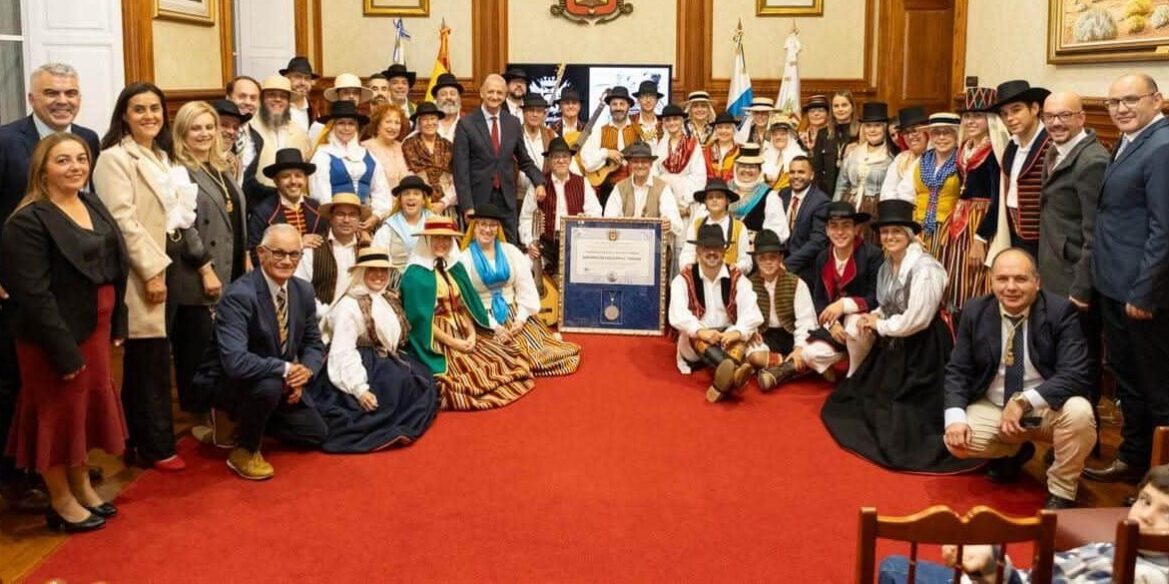 reconoccimiento a Oroval por su trayectoria